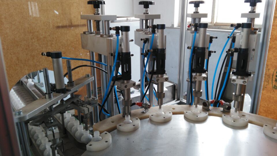 全自动薄荷油灌装机