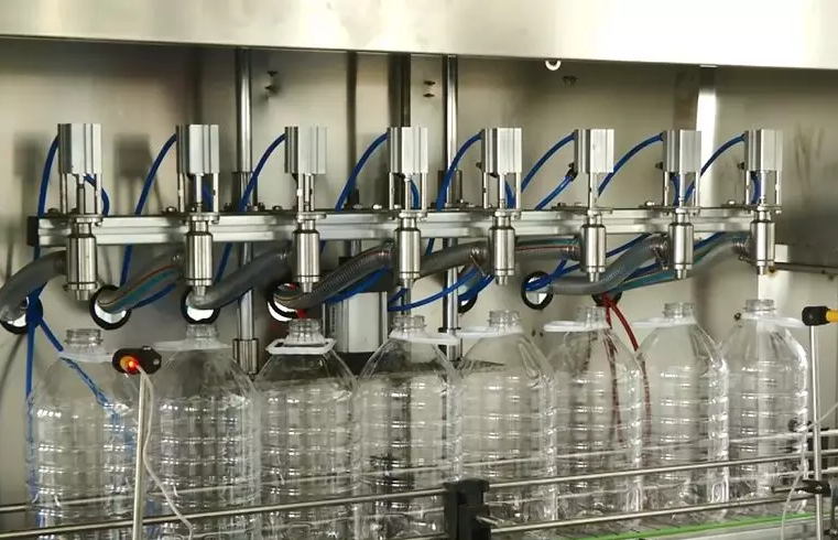 茶油生产公司的茶油灌装自动化生产线